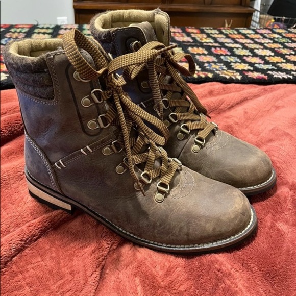 Kodiak Surrey Boots - Picture 2 of 11